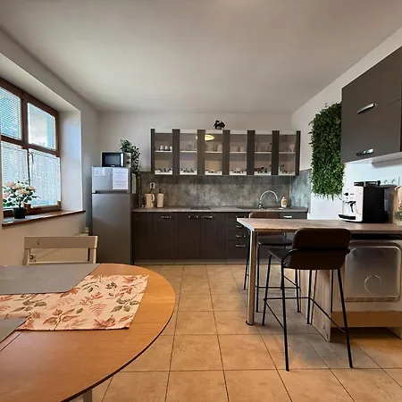 Izby Smart - Zdielana Kuchyna, Kupelna A Wc S Druhou Izbou Appartement