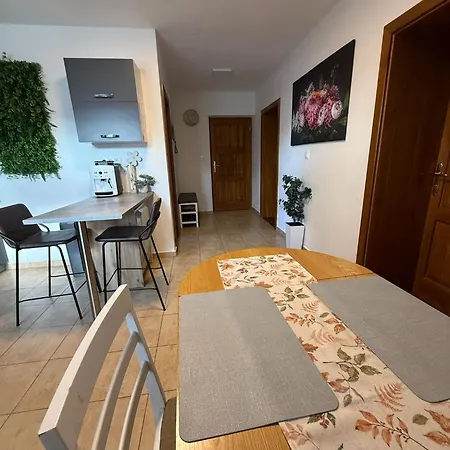 Izby Smart - Zdielana Kuchyna, Kupelna A Wc S Druhou Izbou Appartement Martin