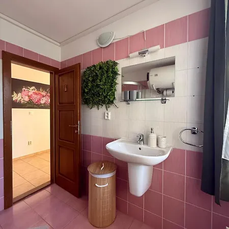 Izby Smart - Zdielana Kuchyna, Kupelna A Wc S Druhou Izbou *