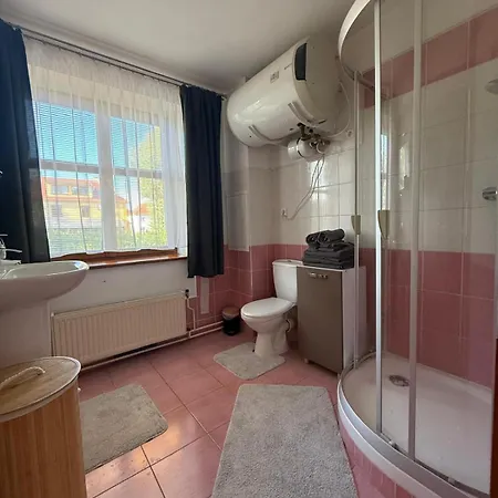 Izby Smart - Zdielana Kuchyna, Kupelna A Wc S Druhou Izbou